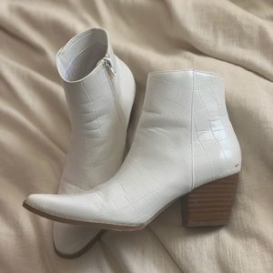 Anthropologie white croc ankle boots booties great condition